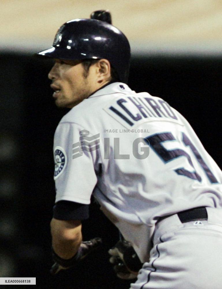 Ichiro extends hitting streak to 10 games