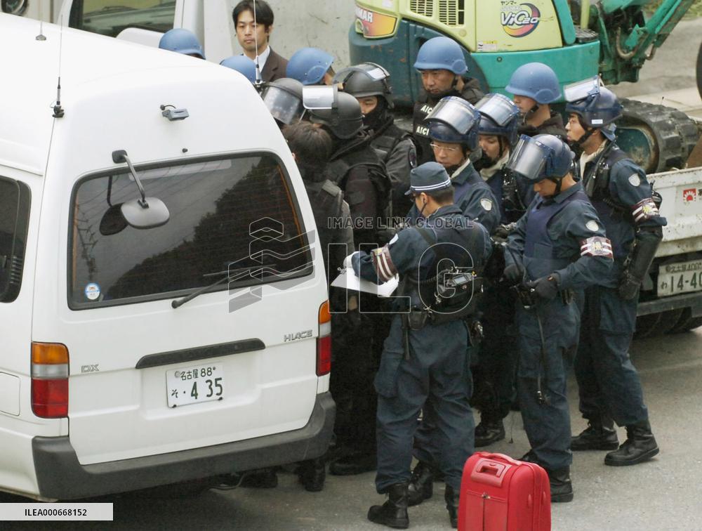Man shoots 3 people in Aichi, holed up in home with hostage