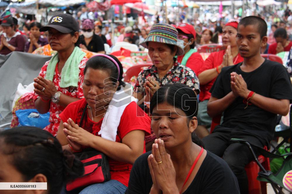 Attempts to dislodge protesters fail in Bangkok