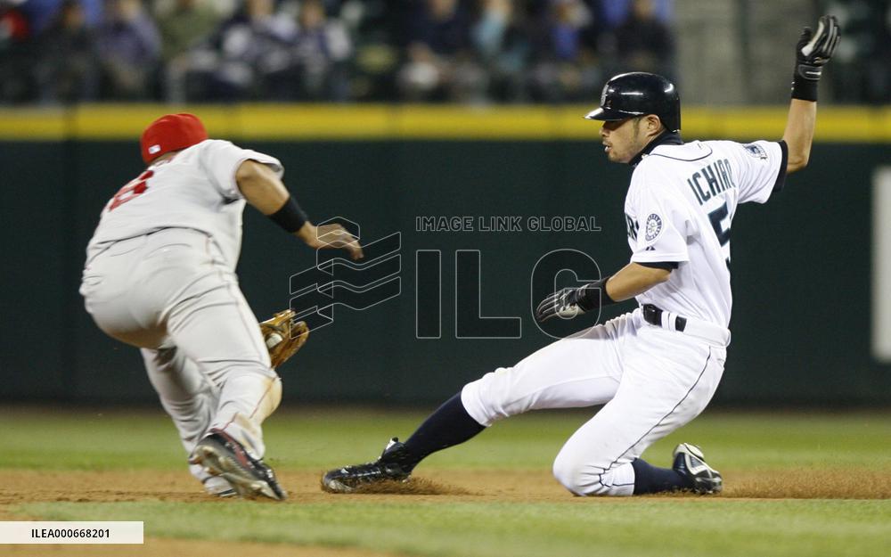 Ichiro's stolen base streak ends