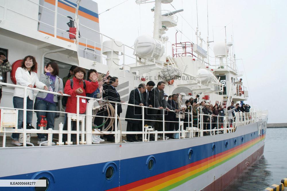 Japan mission leaves for Shikotan on visa-free trip