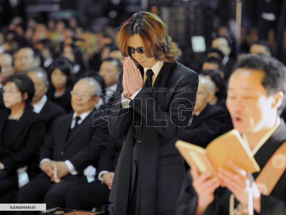 13th death anniversary of X Japan guitarist 'hide' marked