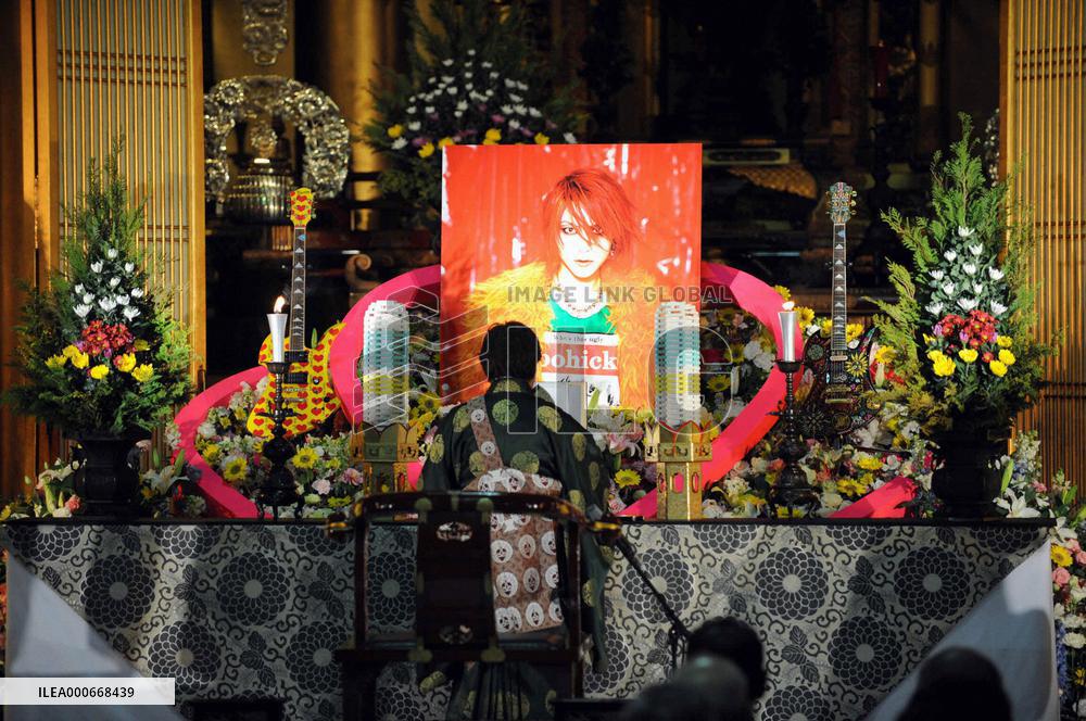 13th death anniversary of X JAPAN guitarist 'hide' marked