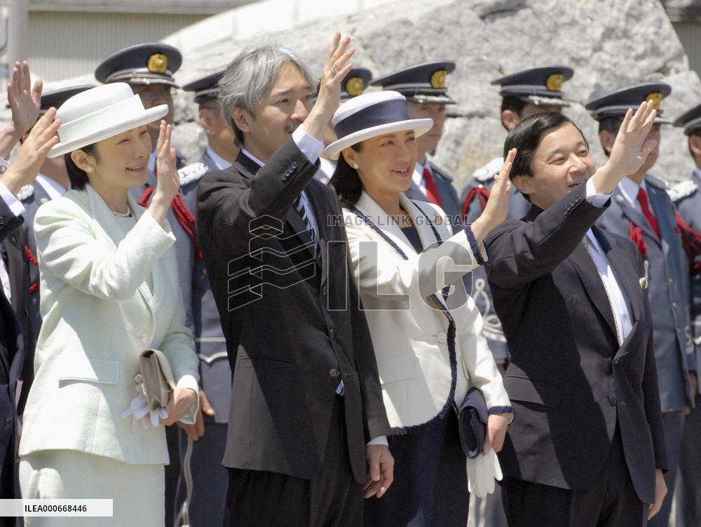 Emperor, empress leave for 10-day, 5-nation Europe tour