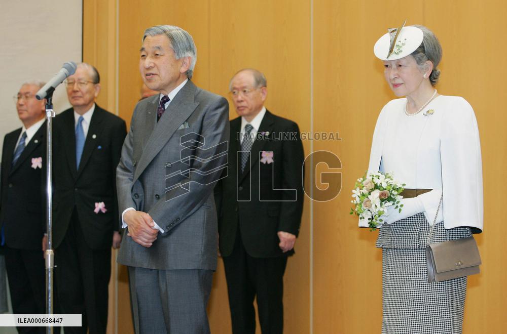 Emperor, empress leave for 10-day, 5-nation Europe tour