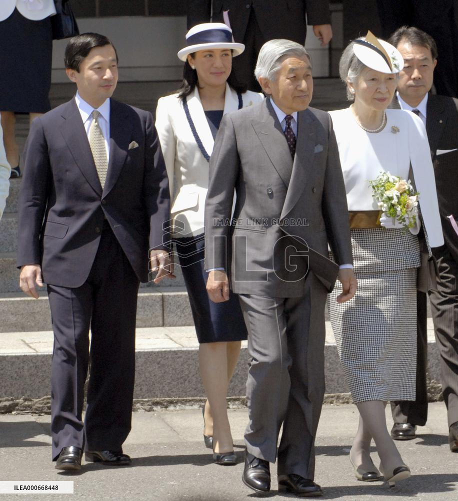 Emperor, empress leave for 10-day, 5-nation Europe tour