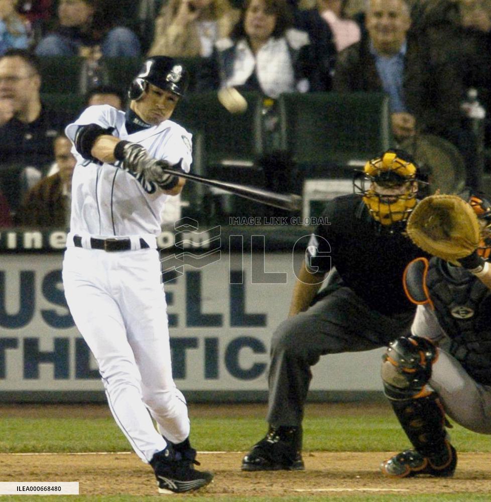 Mariners' Ichiro hits homer against Orioles