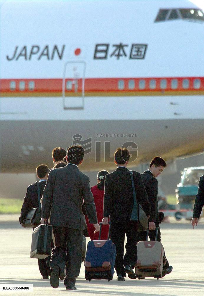 (2)Abductees' sons and daughters leave Pyongyang for Japan