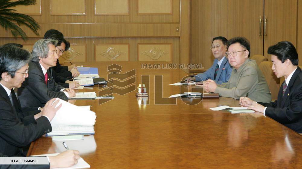 (1)Koizumi-Kim summit talks in Pyongyang