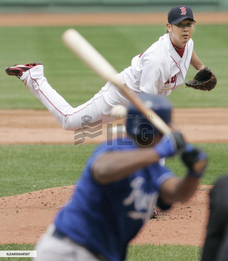 Matsuzaka improves to 8-0 as Red Sox beat Royals