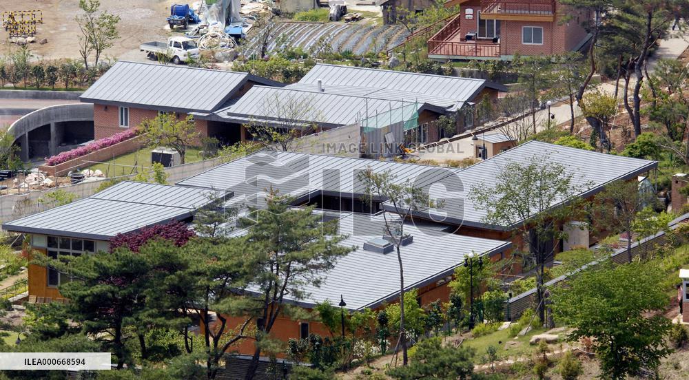 Ex-S. Korean President Roh dead, left suicide note