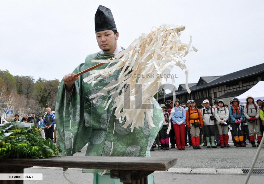 Oze opens for season