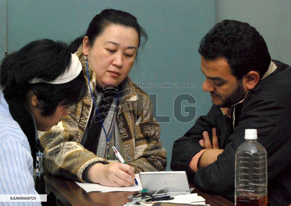 Housewife leads Japanese-language class for foreign children