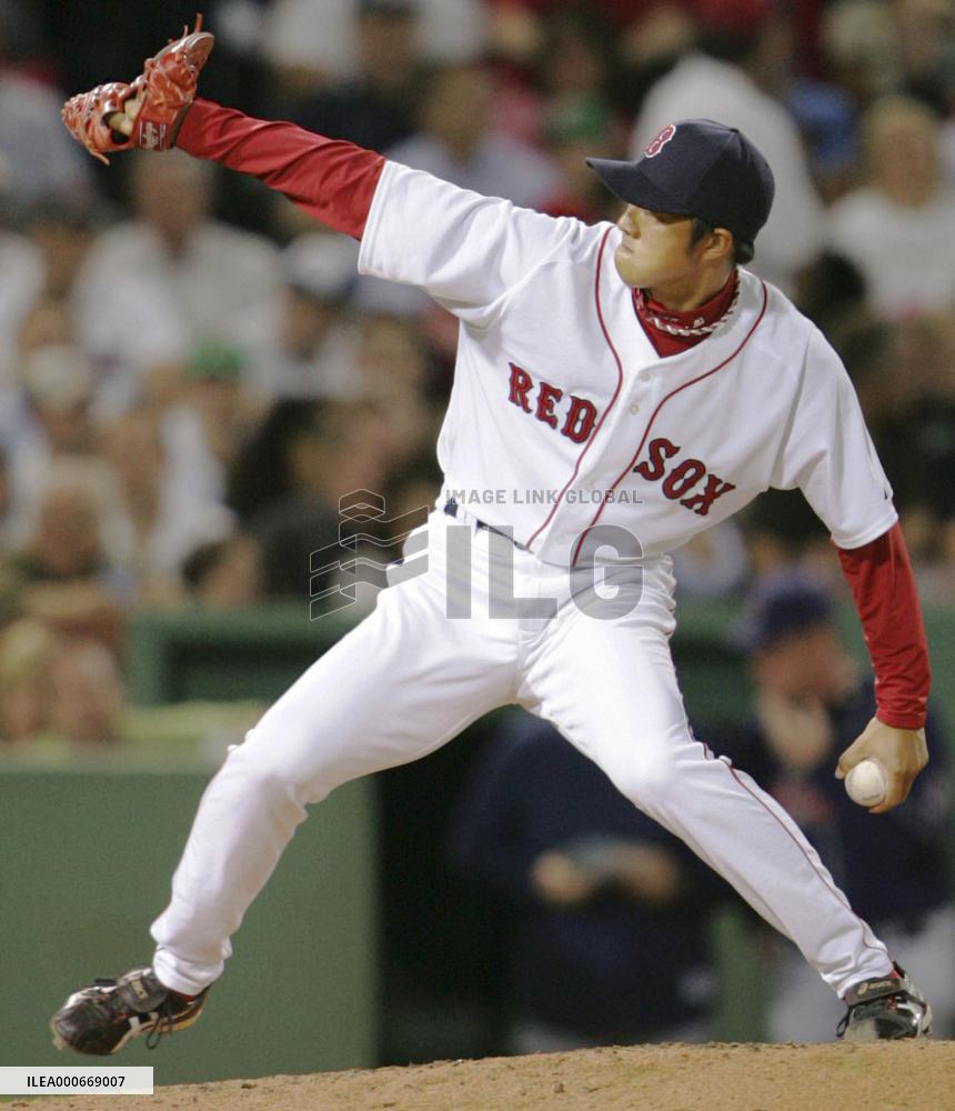 Red Sox Okajima earns his fourth save against Indians