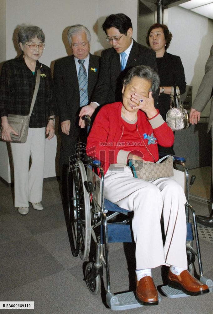 Kim Young Nam's kin head home after meeting with Yokotas