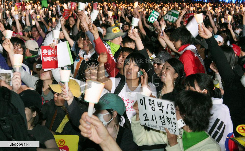 S. Koreans stage protests against U.S. beef imports