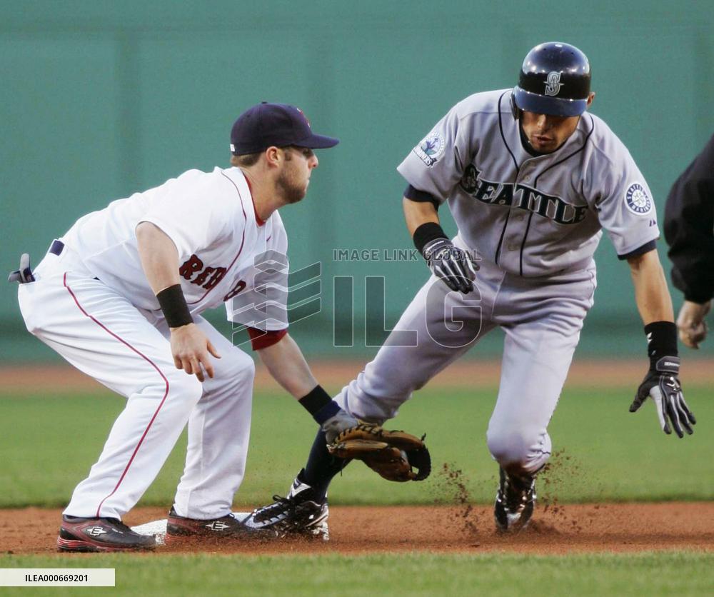 Ichiro sets AL record streak of consecutive stolen bases