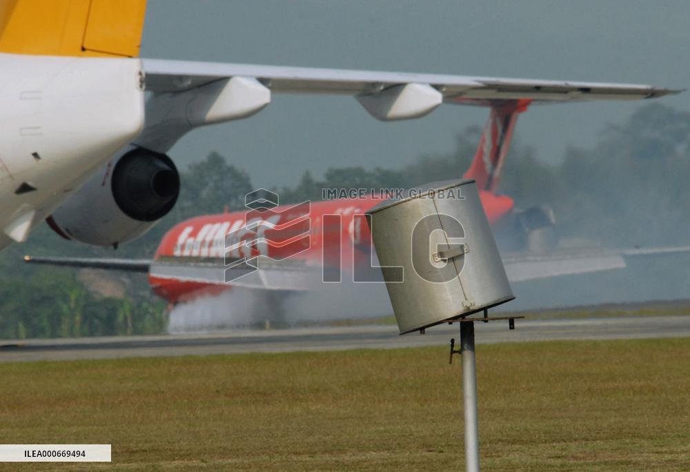 Jet lands safely with landing gear problem in Yogyakarta