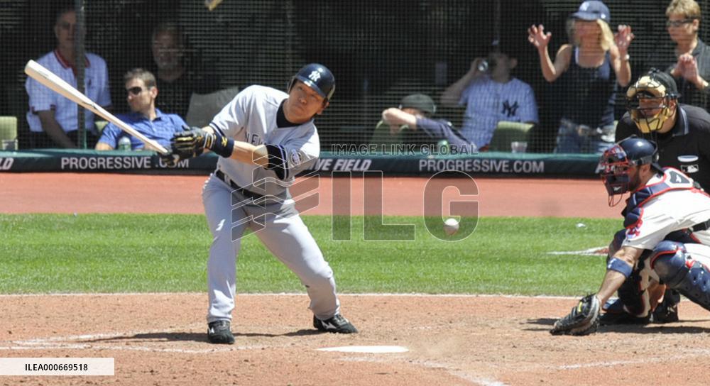 N.Y. Yankees' Matsui hits