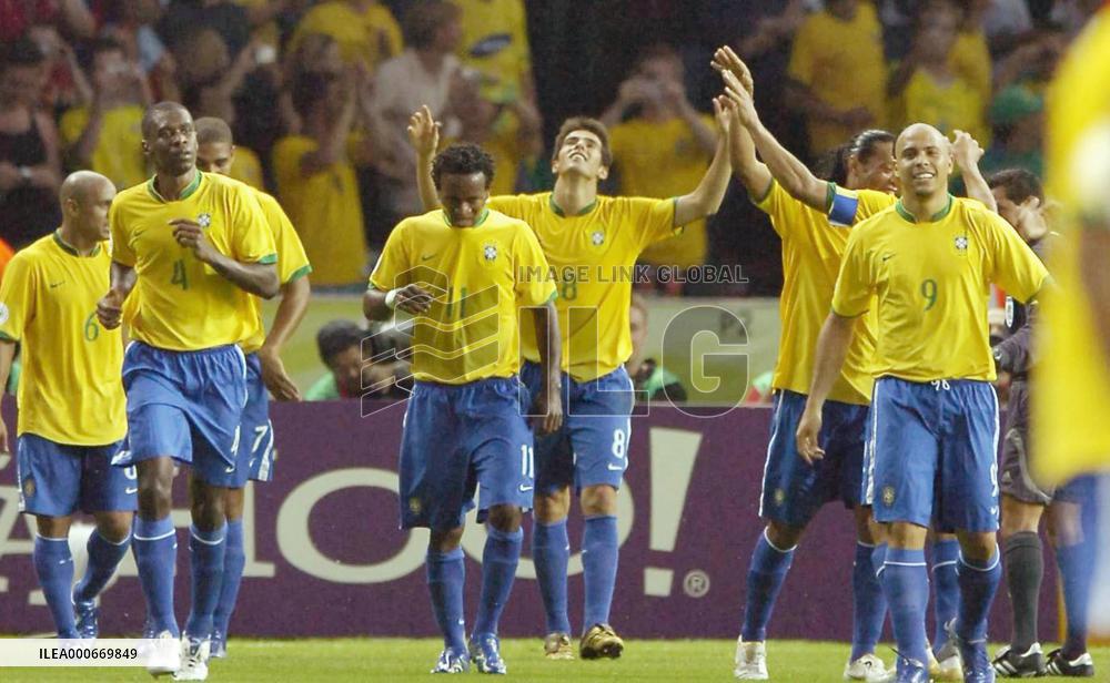 Holders Brazil off to winning start in 2006 World Cup finals