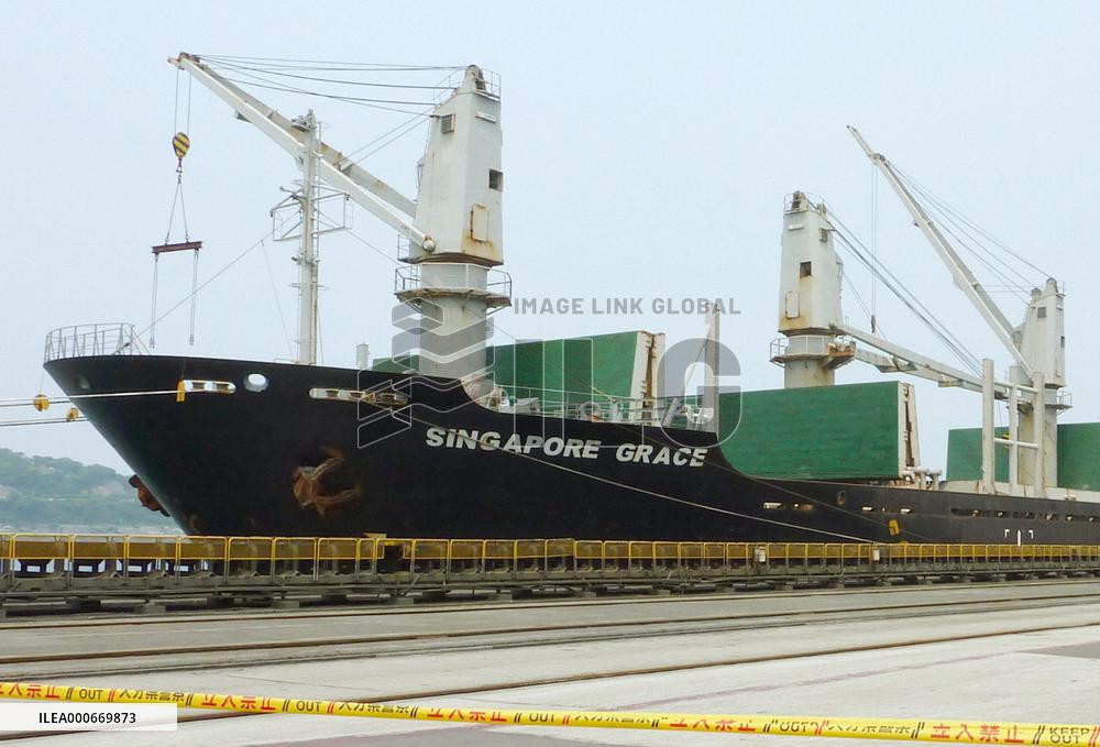 3 die inside ore carrier ship at Oita copper refinery