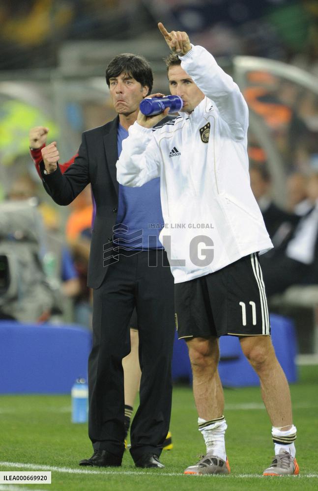 Germany beat Australia 4-0 in World Cup Group D match