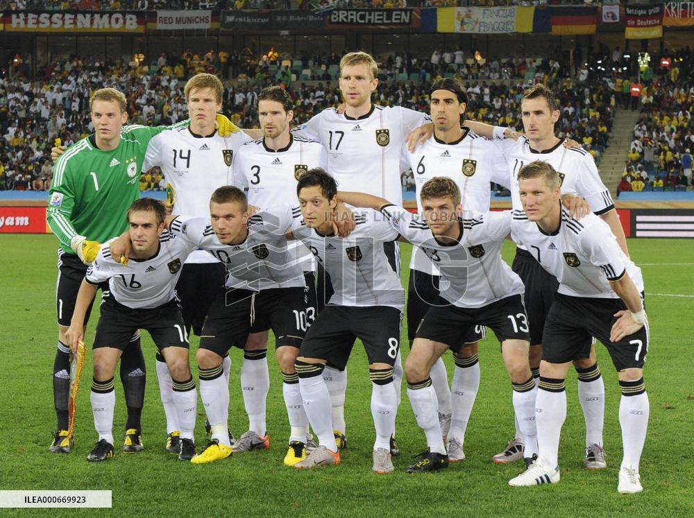 Germany beat Australia 4-0 in World Cup Group D match