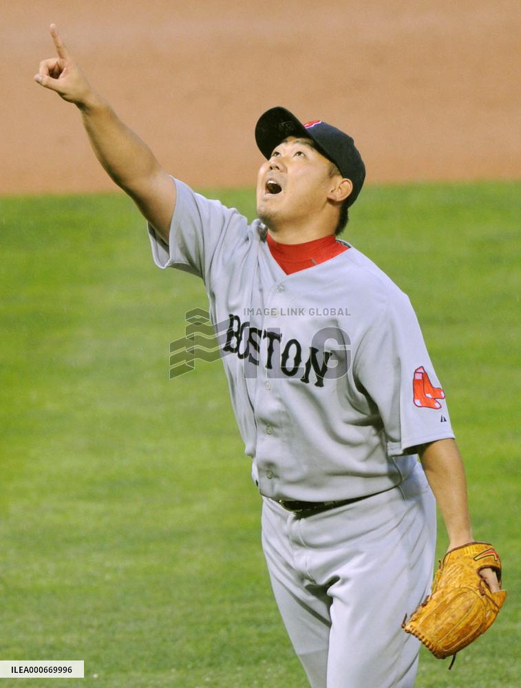 Boston pitcher Matsuzaka starts game vs Phillies