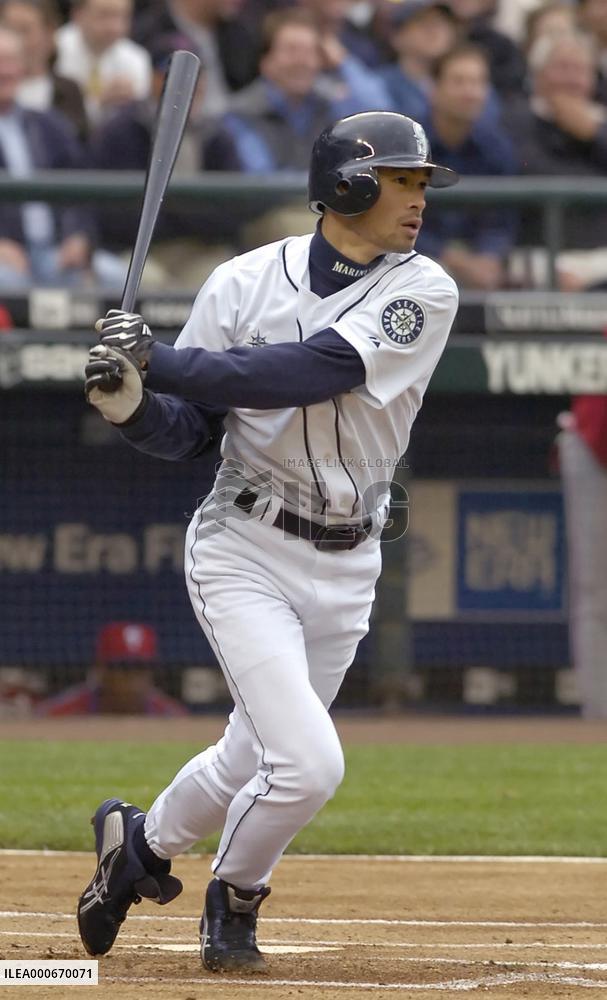 (1)Ichiro reaches 1000-hit mark in major leagues