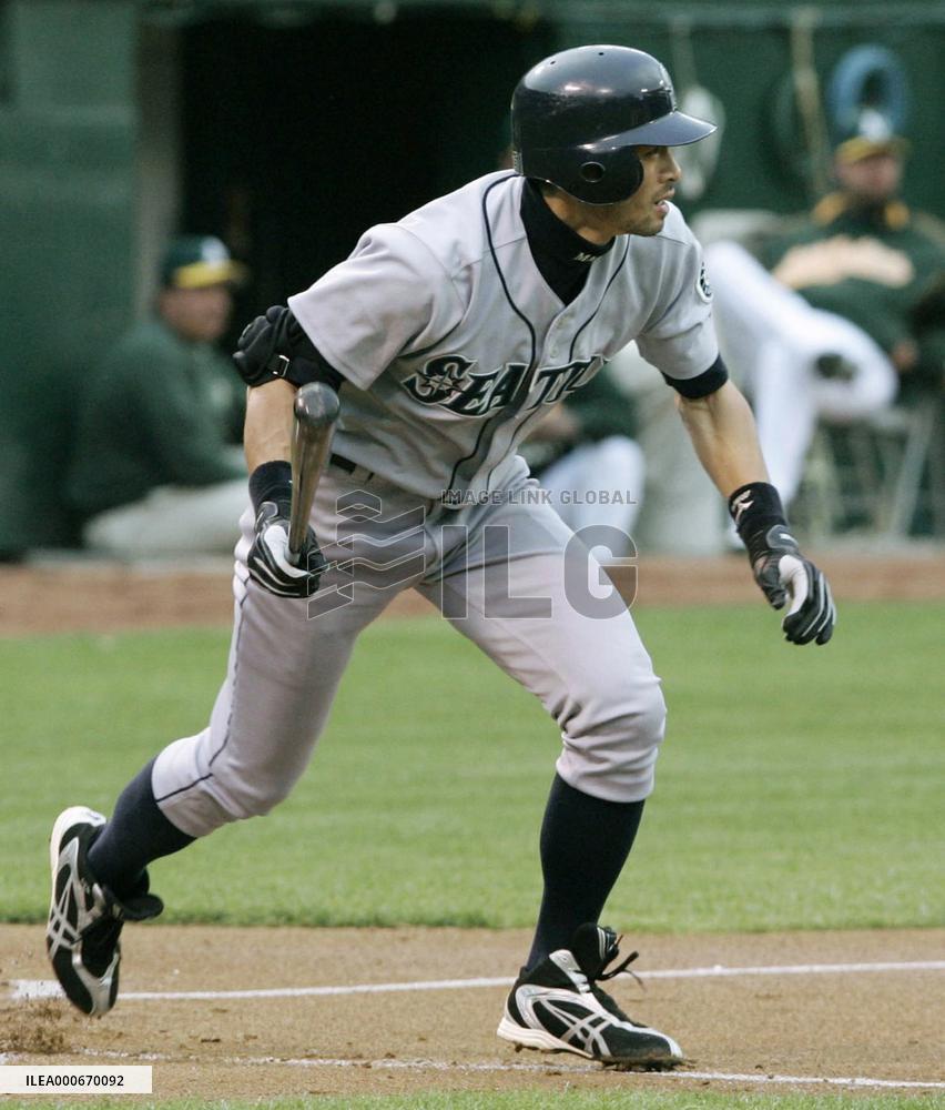 Mariners' Ichiro extends hitting streak to 14 games