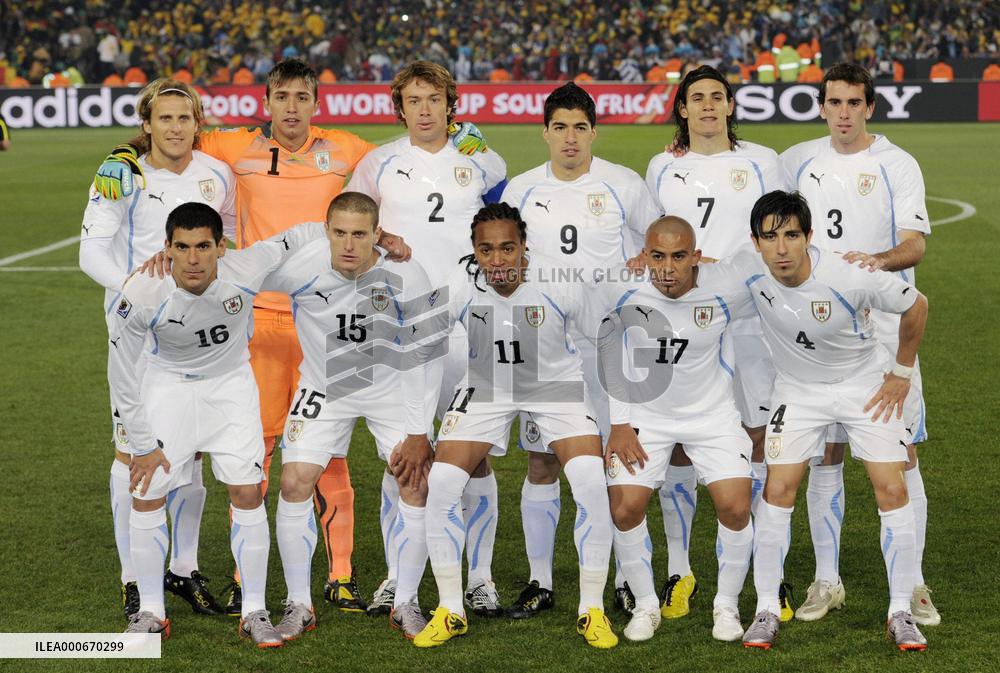 Uruguay beat S. Africa 3-0