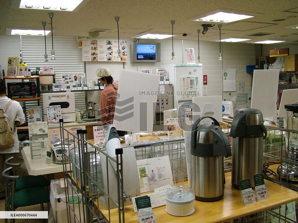 (2)More firms selling goods by mail order