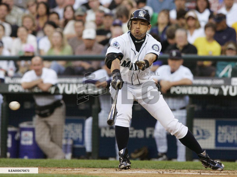 Seattle Mariners Ichiro extends hitting streak to 15 games