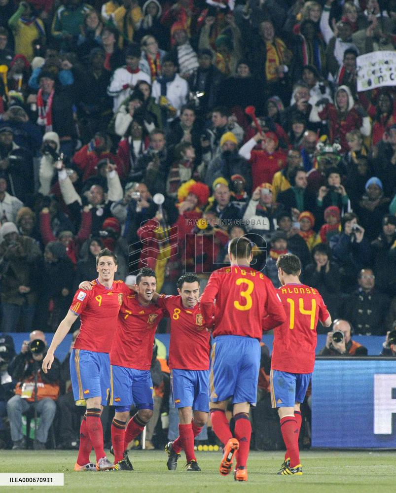 Spain beat Honduras 2-0 in World Cup Group H match