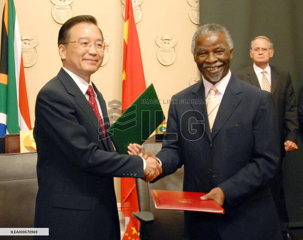 China, S. Africa sign documents on nuclear use