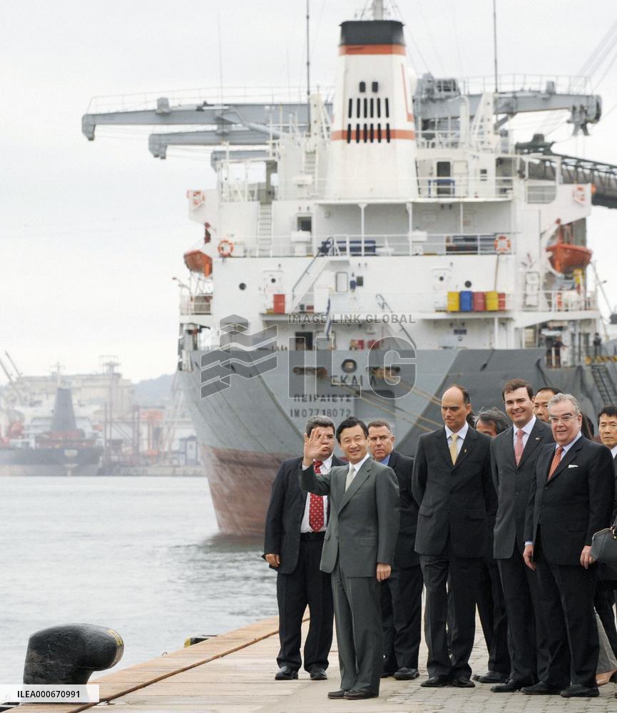 Crown Prince Naruhito visits Santos port