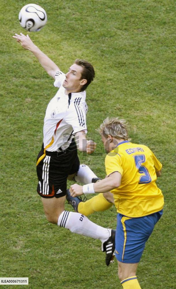 Germany beat 10-man Sweden 2-0 to advance to quarterfinals