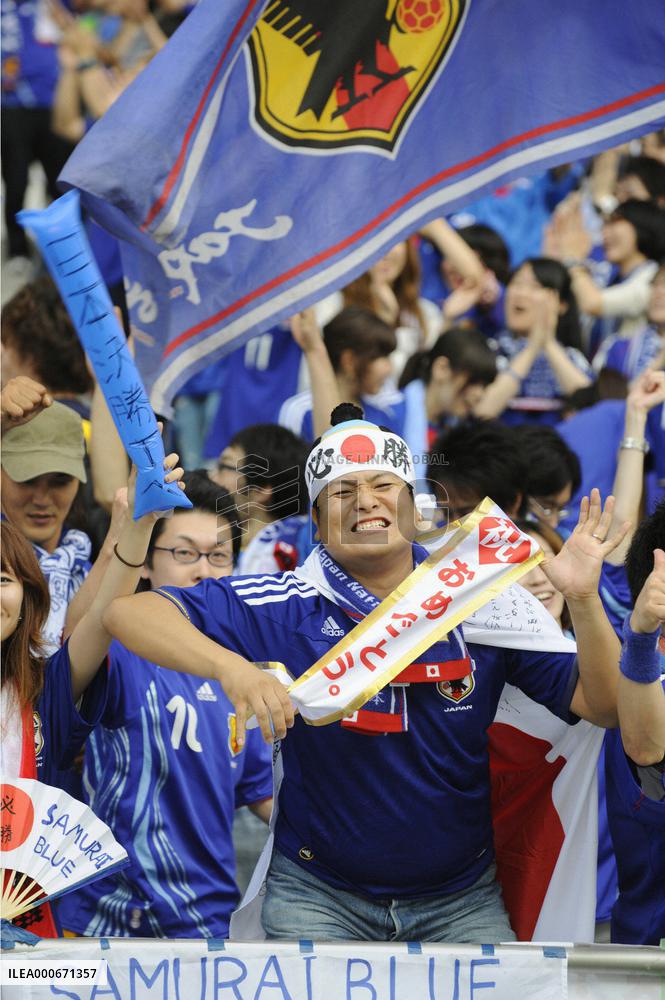 Japan overpower Denmark to cruise into last 16