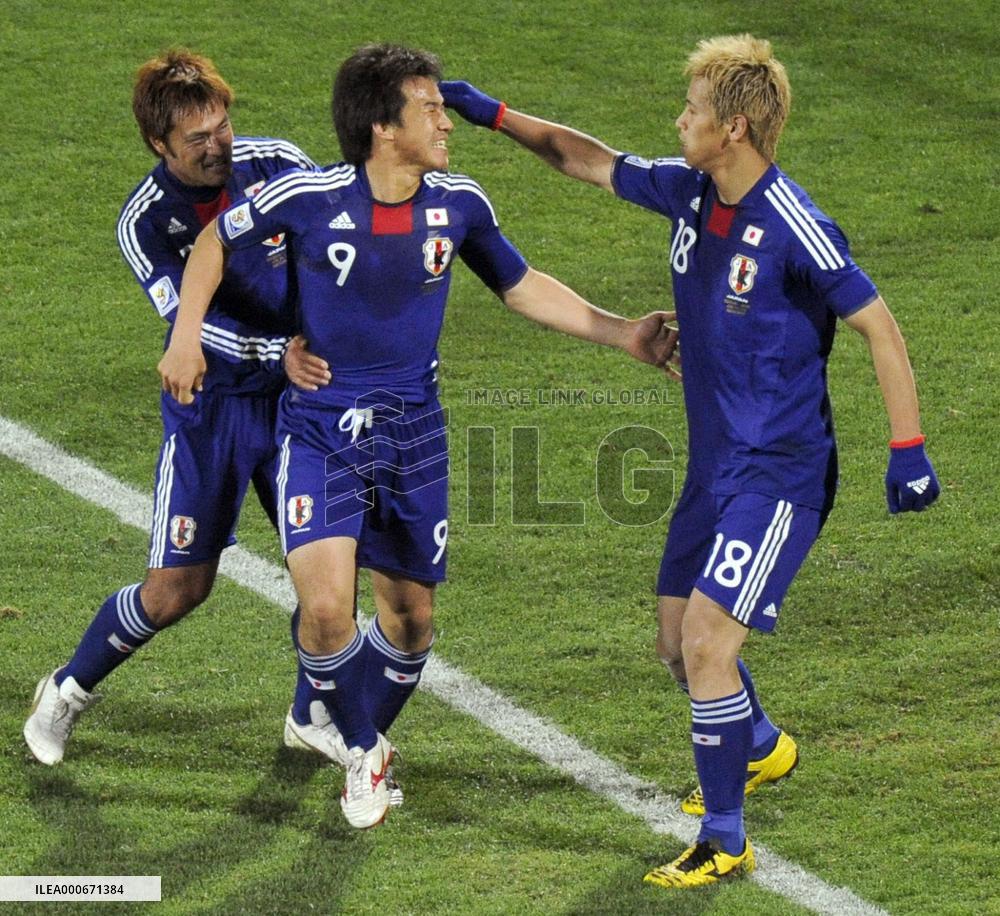 Japan overpower Denmark to cruise into last 16