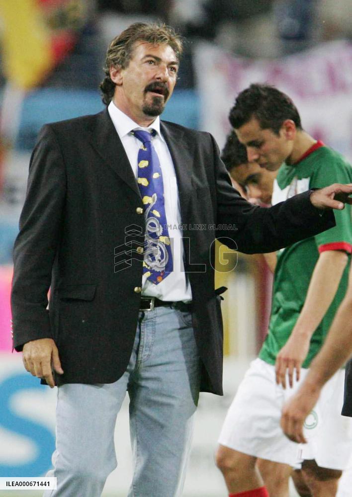 Argentina beat Mexico after extra time to advance to last 8