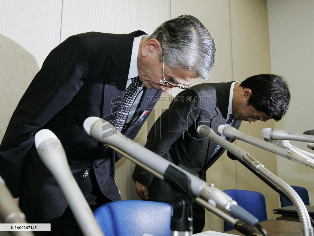 Ex-M'bishi UFJ Securities worker arrested