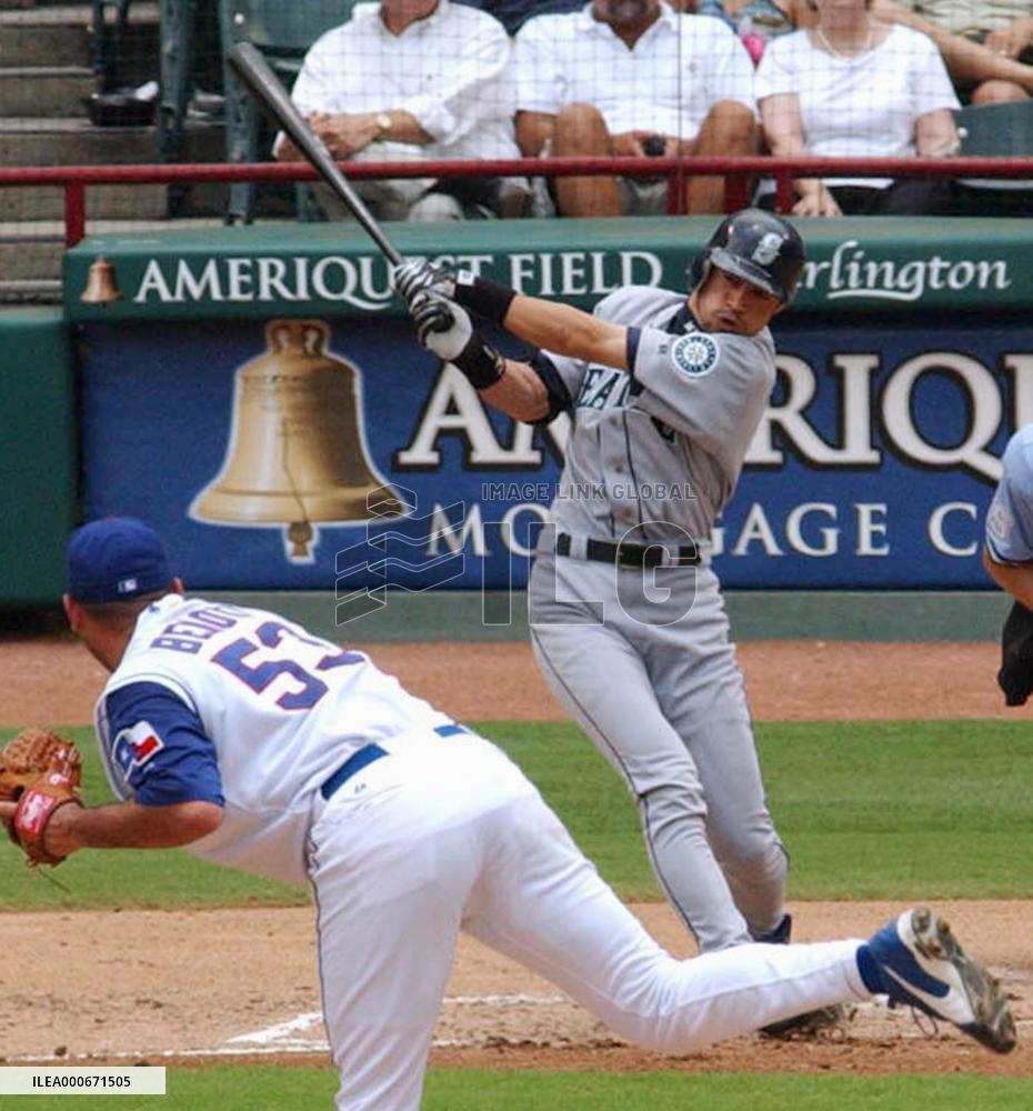 Ichiro triples for 3 RBIs against Rangers