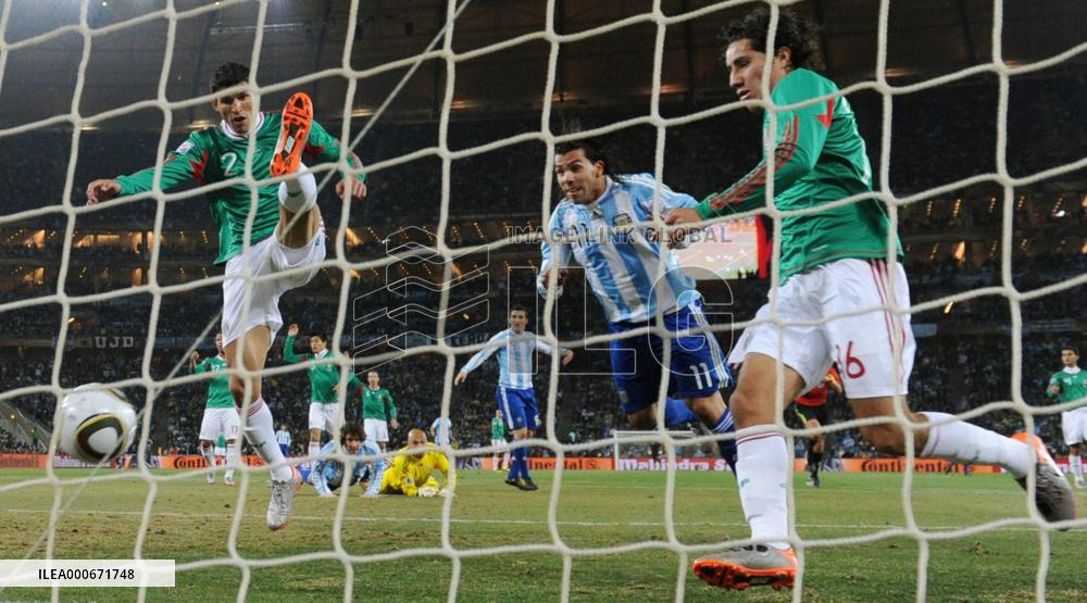 Argentina beat Mexico 3-1 to face Germany in quarters