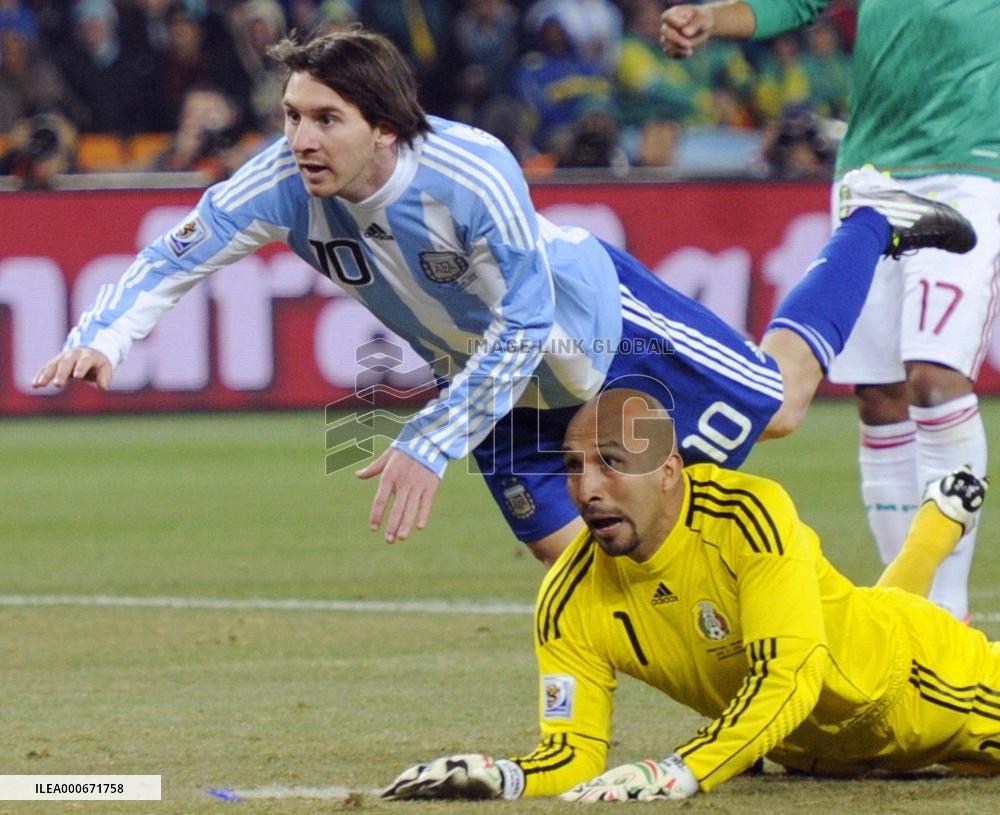 Argentina beat Mexico 3-1 to face Germany in quarters