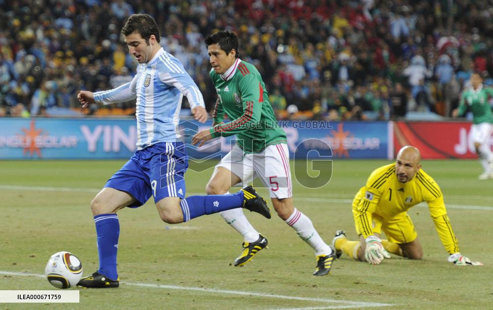 Argentina beat Mexico 3-1 to face Germany in quarters
