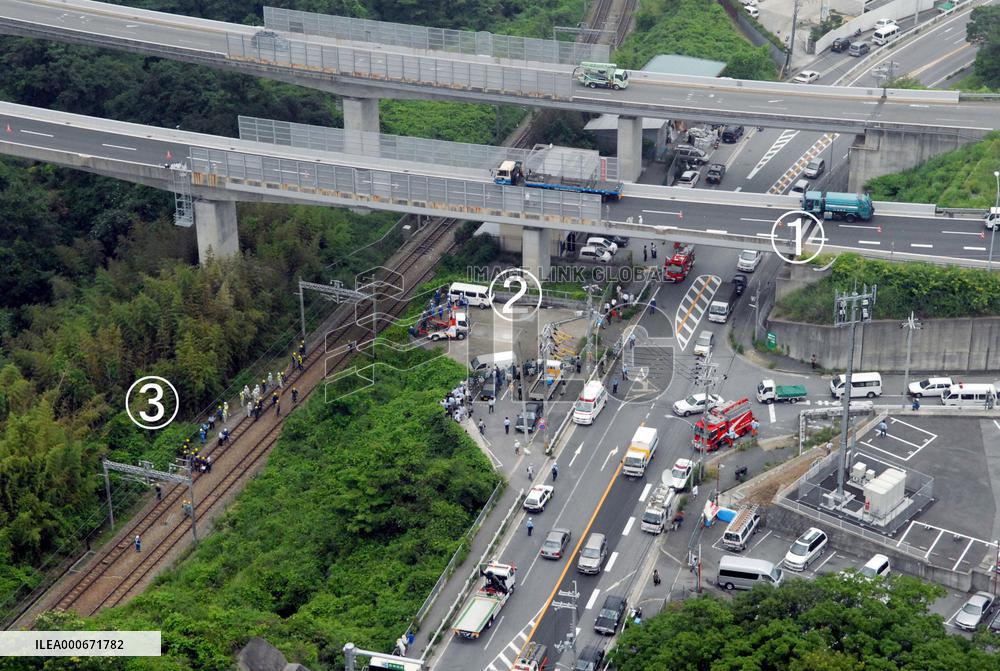 2 killed after car falls off highway and jumps over train tracks