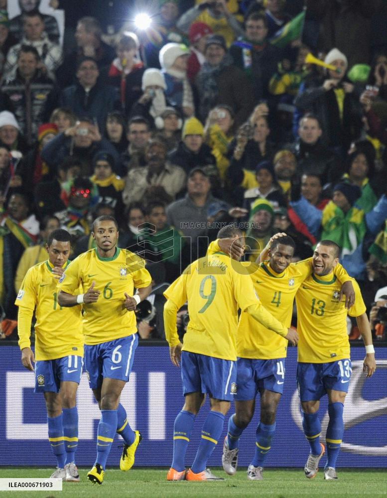 Brazil beat Chile in World Cup 2nd round