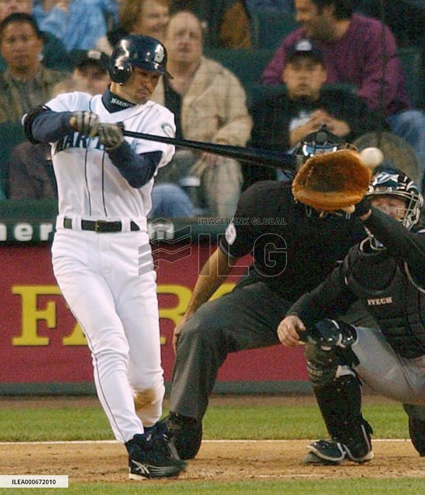 Mariners' Ichiro goes 2-for-4 against Blue Jays