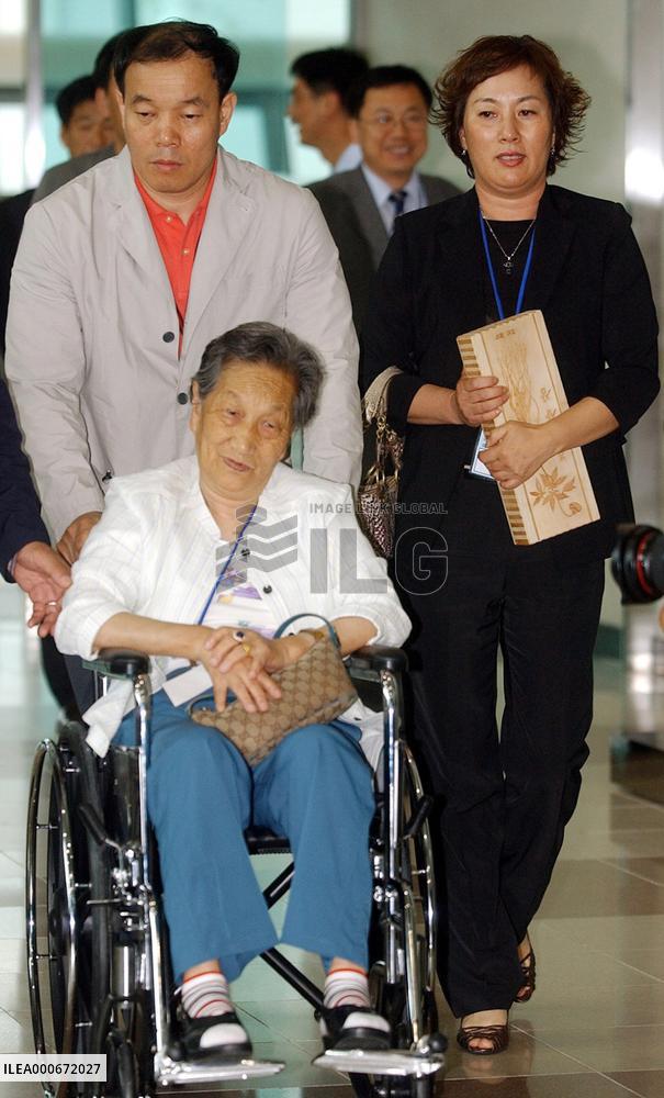S. Korean abductee parts again with mother
