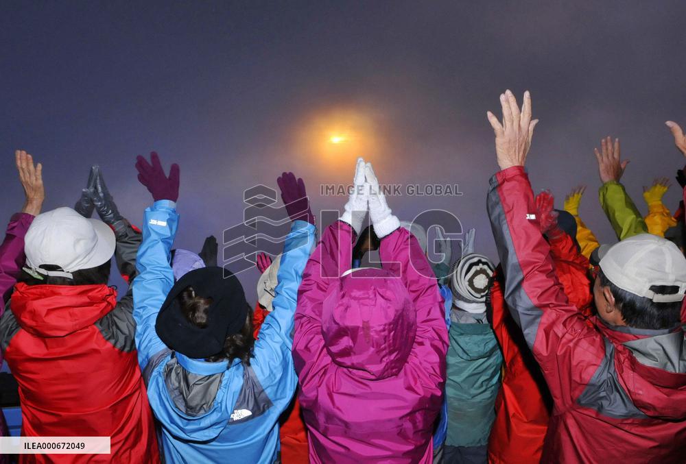 1st sunset seen from Mt. Fuji this year